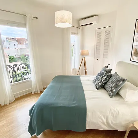 Apartment Le Guillaumont - Amazing 2-bedroom In The Old Town -stayinantibes
