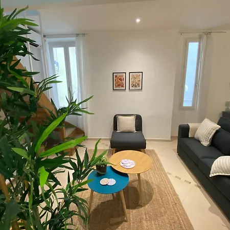 Le Guillaumont - Amazing 2-bedroom In The Old Town -stayinantibes Апартаменты Антиб