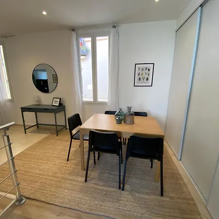 Апартаменты Le Guillaumont - Amazing 2-bedroom In The Old Town -stayinantibes Антиб