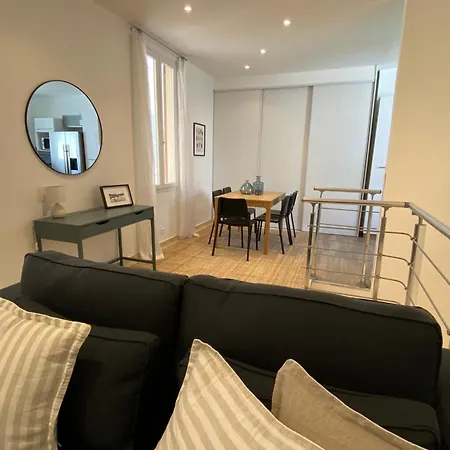 Апартаменты Le Guillaumont - Amazing 2-bedroom In The Old Town -stayinantibes *