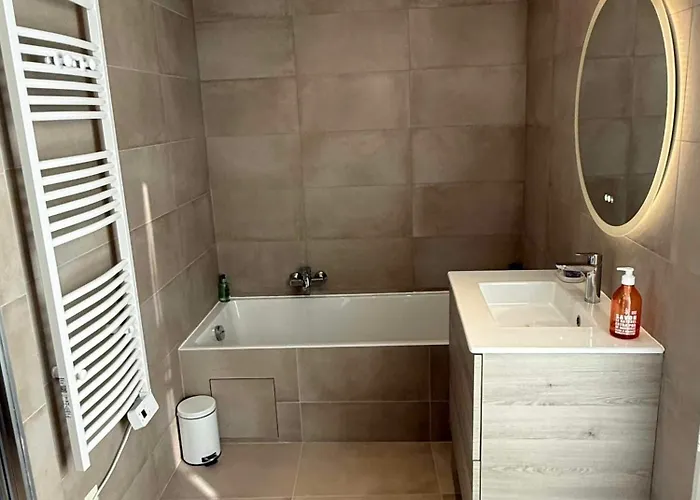 Apartamento Le Guillaumont - Amazing 2-bedroom In The Old Town -stayinantibes *